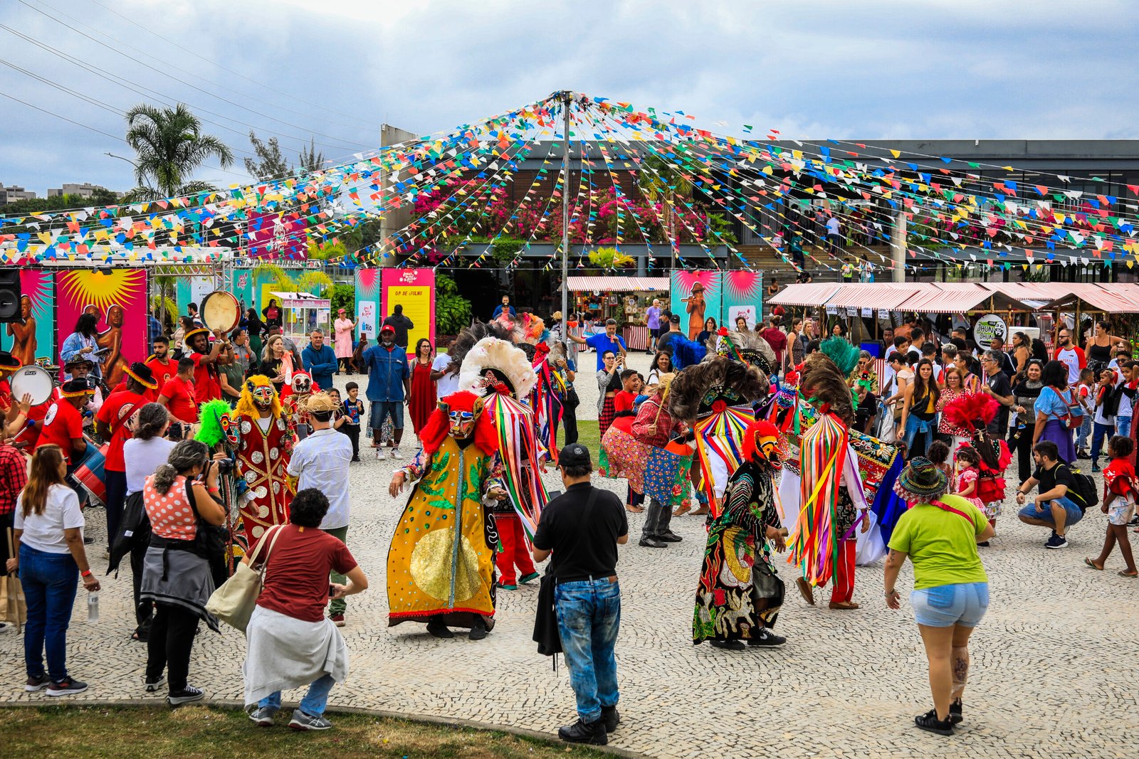 O Arraiá do Museu do Pontal, na Barra da Tijuca, promoveu dois dias de festa e forró, nos dias 08 e 09 de julho de 2023. Com entrada gratuita, o festival contou com diversas atrações como shows, quadrilha, comidas típicas, cinema e tradições de regiões do Brasil, com destaque para o show da "rainha do forró", Anastácia.
A festa contou ainda com participação de Daniel Gonzaga, neto de Luiz Gonzaga, no show de Anastácia; Trio Forrozão; Pedro Miranda e o Forró da Gávea, Banda do Pontal, Orquestra Caipirando e muito mais.